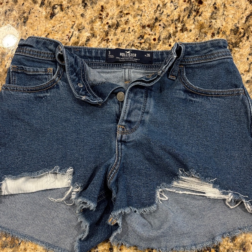 Hollister Women's Curvy High-Rise Mom Short 3” Size 3